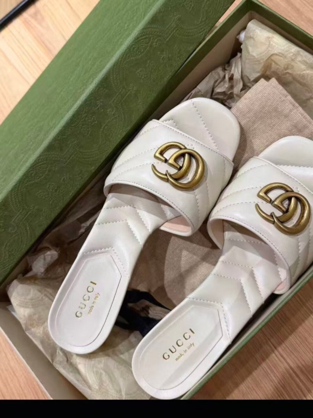 GUCCI White Quilted Leather GG Open Toe Flat Slide Sandals